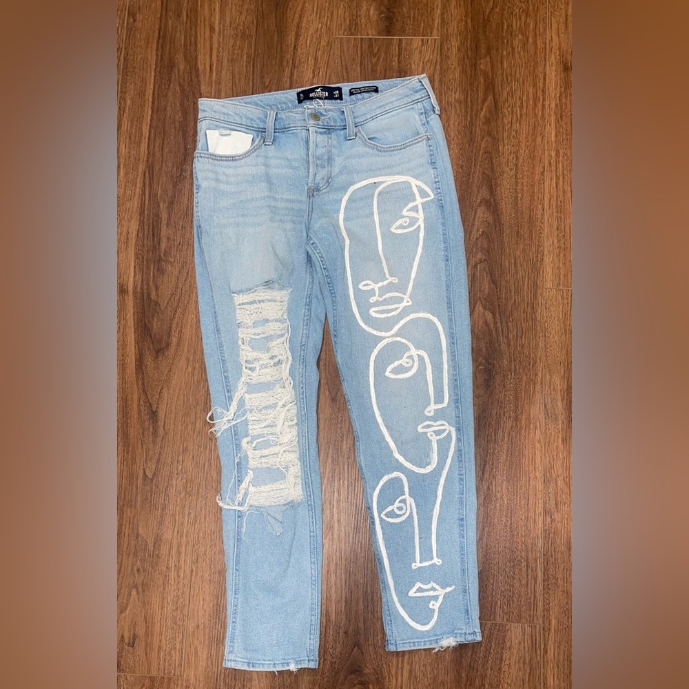 Hollister Low-Rise Crop Boyfriend Jean